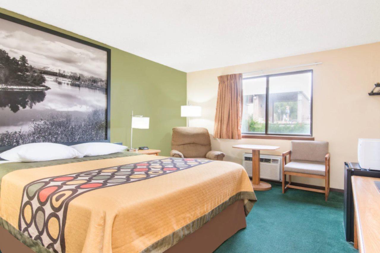 Super 8 By Wyndham Buffalo Exterior photo